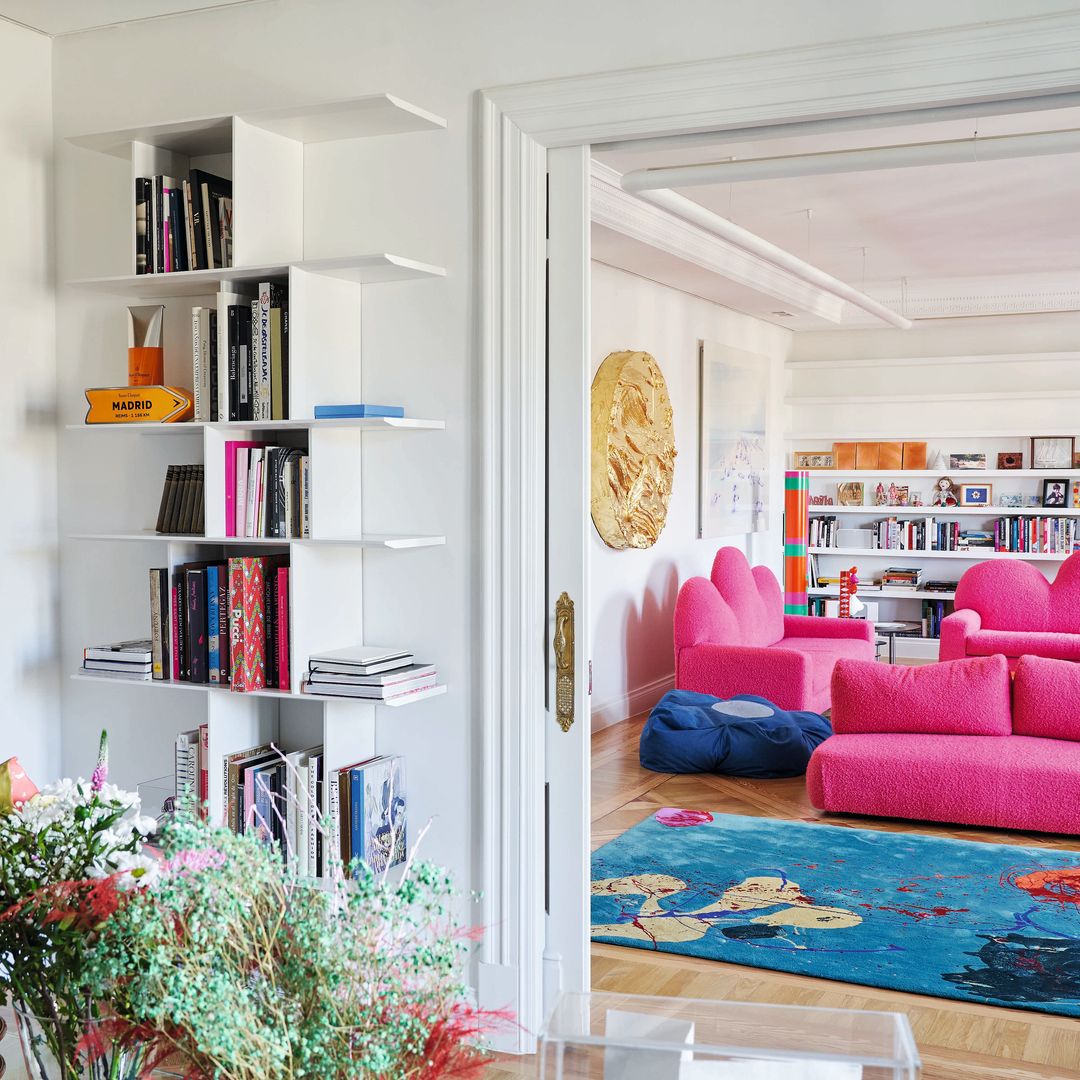 El interior de la misma estancia, mirando hacia el salón "Es una casa fabulosa para ser viejita", dice Ágatha