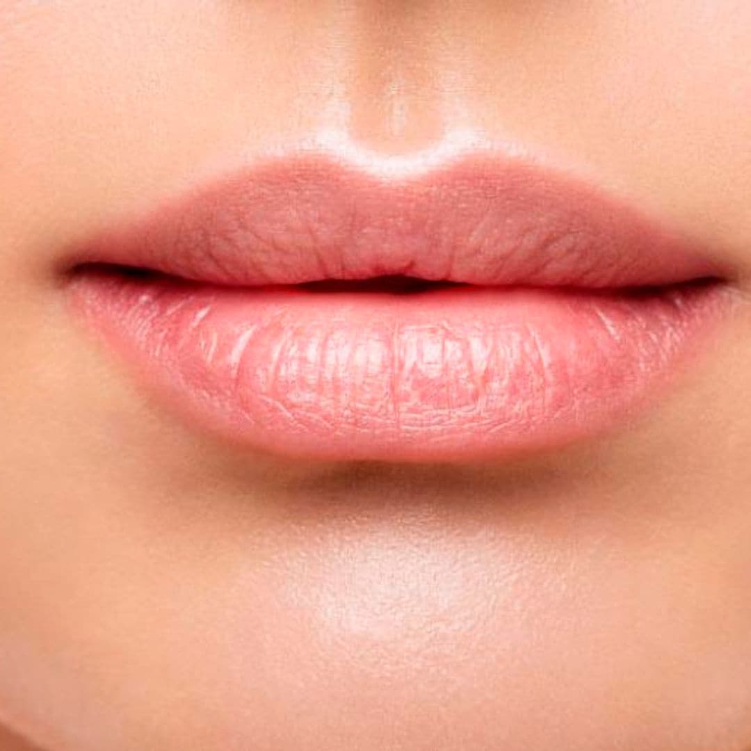 ¿Labios secos y partidos? Esta rutina es la solución