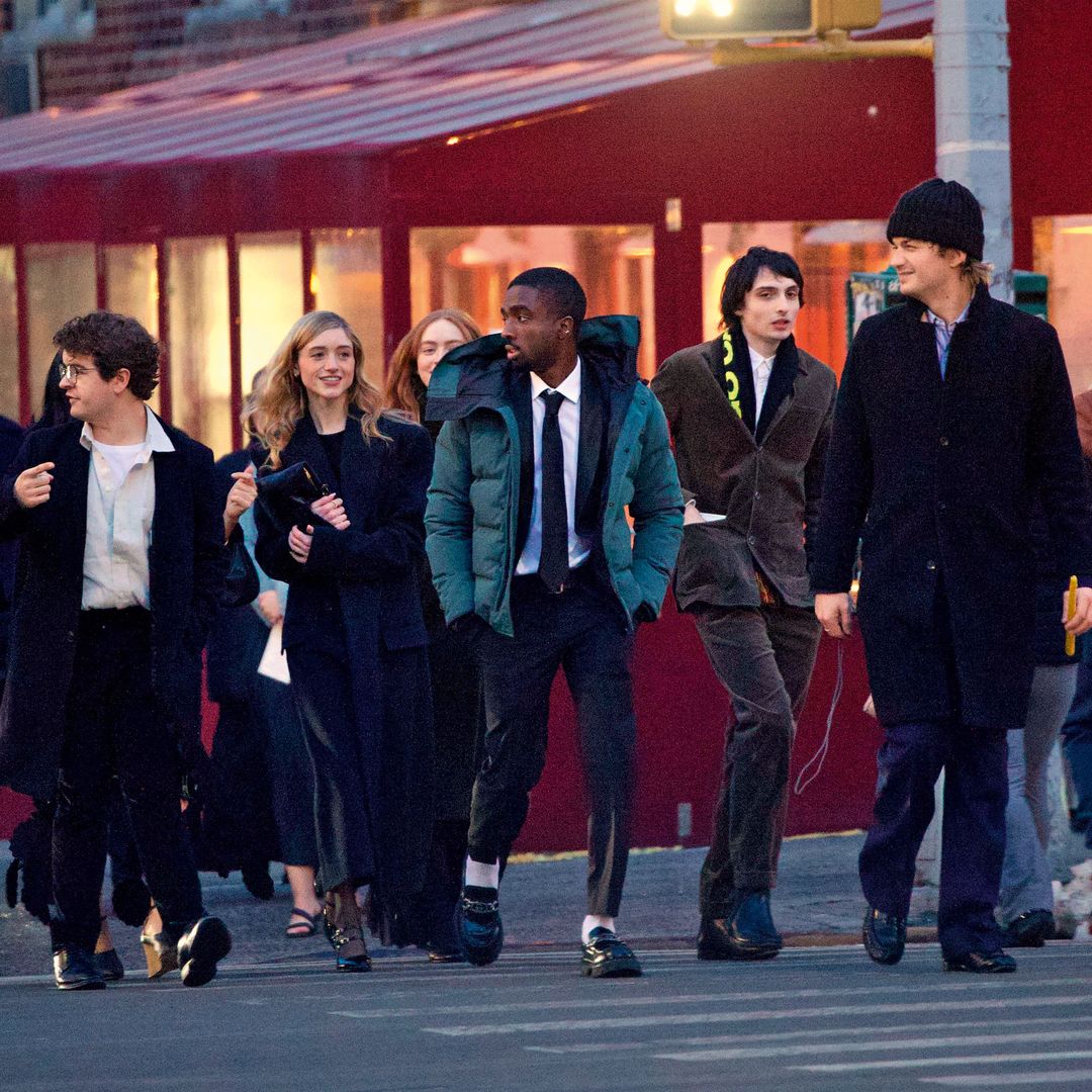 El elenco de ‘Stranger Things’, Gaten Matarazzo, Natalia Dyer, Sadie Sink (detrás); Caleb McLaughlin, Finn Wolfhard y Joe Keery