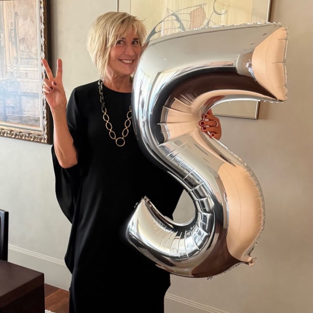 Julia Otero celebra feliz con su familia que han pasado 5 años desde que superó un cáncer: "He cruzado el Rubicón"