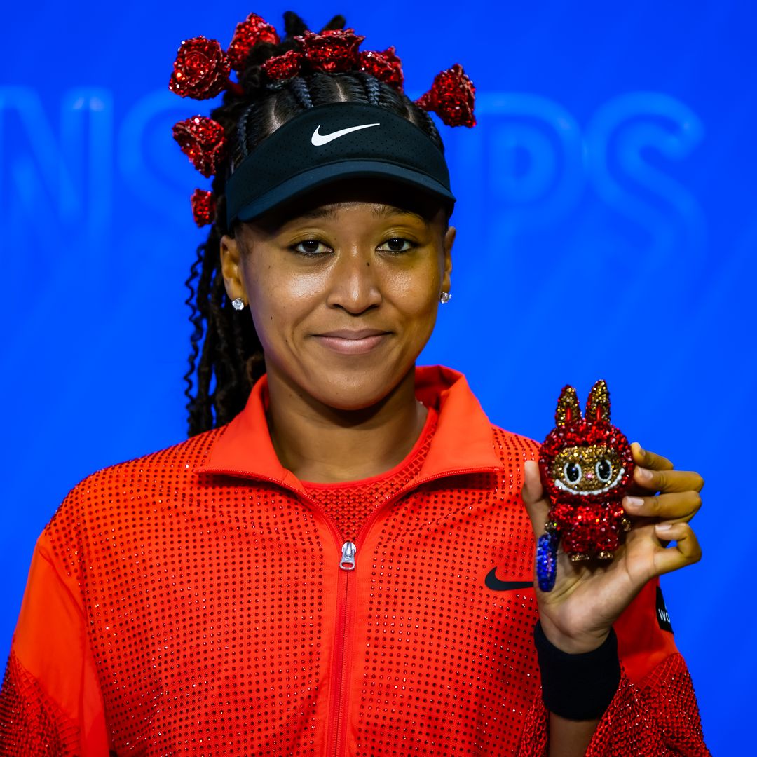 Acercamiento al Labubu de Naomi Osaka