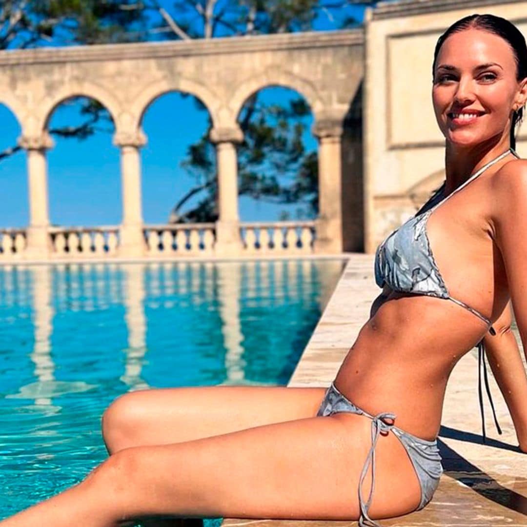 El idílico otoño en bikini de Helen Lindes a orillas del mar
