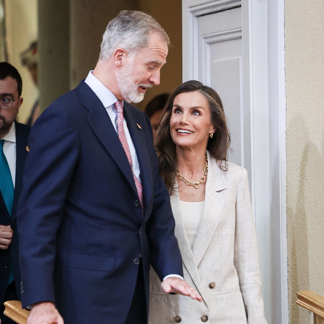 Quédate con quien te mire como la reina Letizia al rey Felipe VI: su complicidad tras 22 años de matrimonio