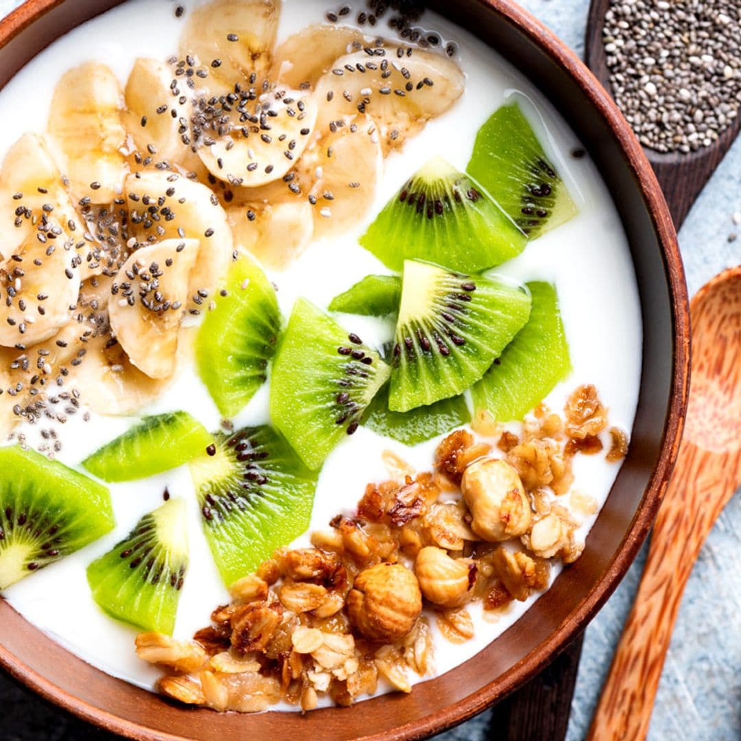 Sanas y facilísimas: 5 ideas para disfrutar del kiwi a la hora del desayuno