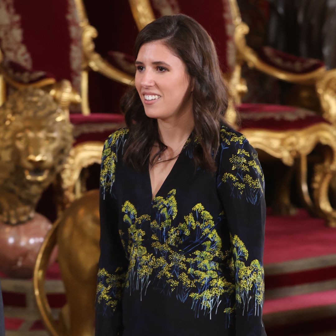 De Teresa Urquijo y su vestido oriental a Ana Rosa Quintana que arriesga con 'animal print': los looks más elegantes de las invitadas a Palacio