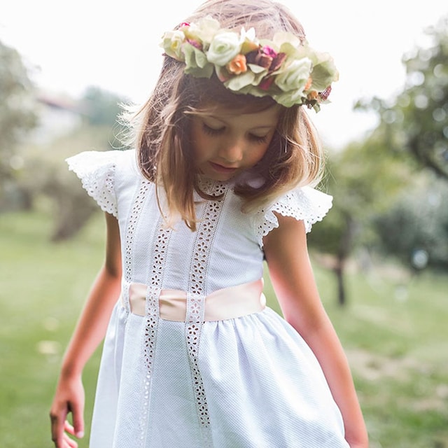 Vestido con entredoses para niñas de arras de Los Encajeros