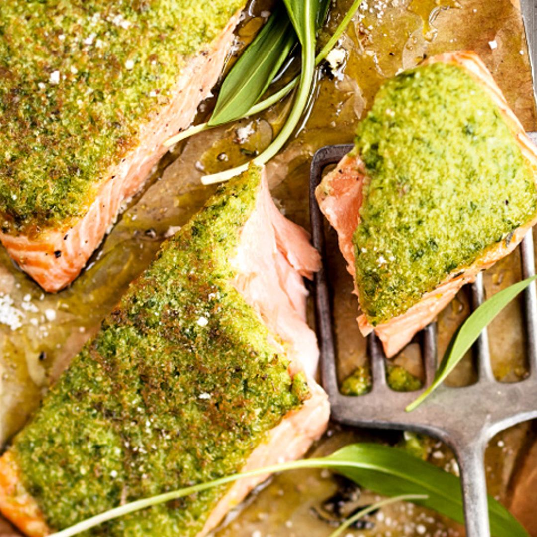 Lubina, dorada y salmón: nueve ideas deliciosas para cocinarlos al horno