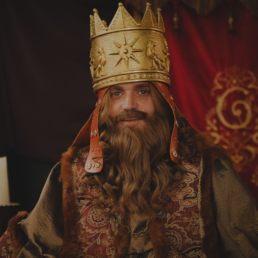 Rey Gaspar en su parada en el parque de Puy du Fou en Navidad, Toledo