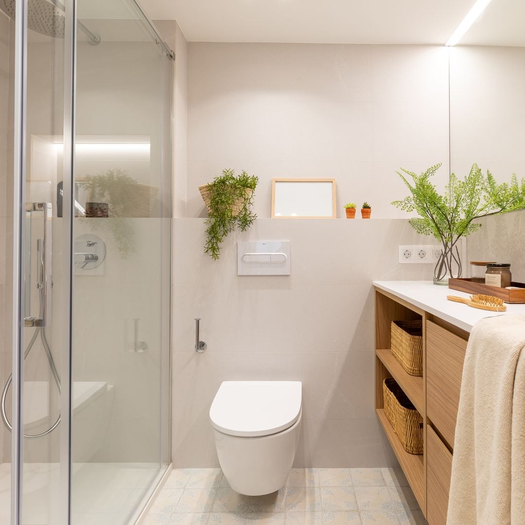 Reforma del baño: 10 razones para apostar por un inodoro con cisterna empotrada
