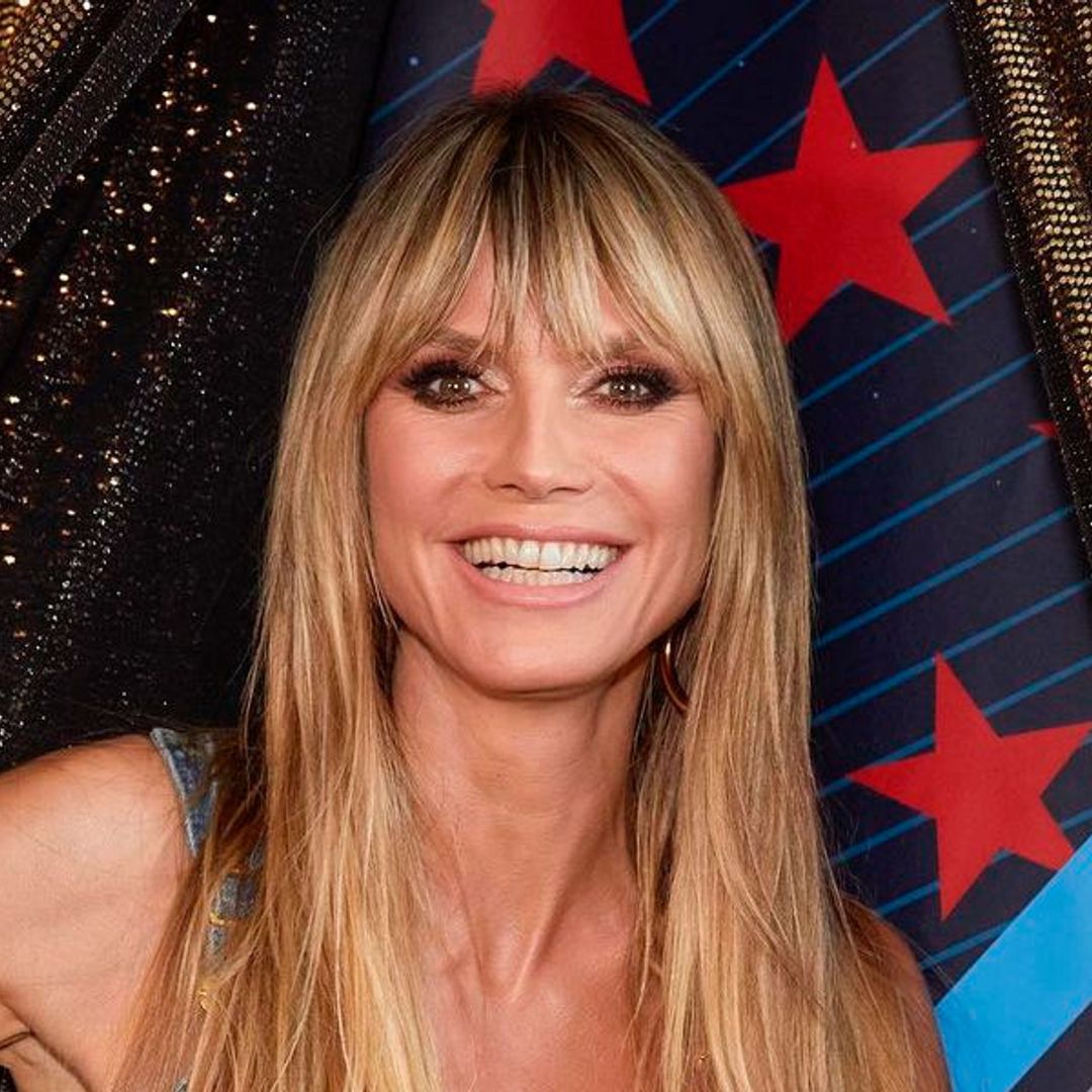 Heidi Klum sabe cómo lucir un 'cropped top' a partir de los 40