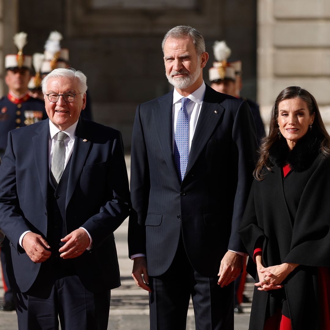 Los reyes Felipe y Letizia reciben con honores en el Palacio Real al presidente de Alemania y la primera dama