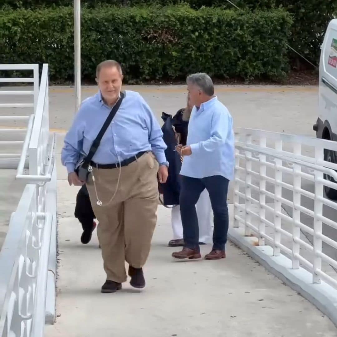 Raúl de Molina llegando a Univision, tras mes y medio ausente por su cirugía.