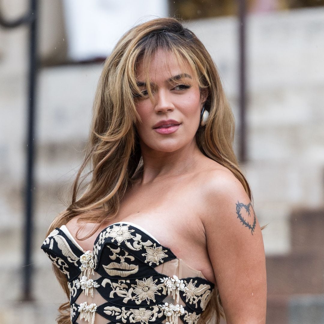 Dua Lipa, Karol G y Cardi B deslumbran en el desfile de Schiaparelli en París