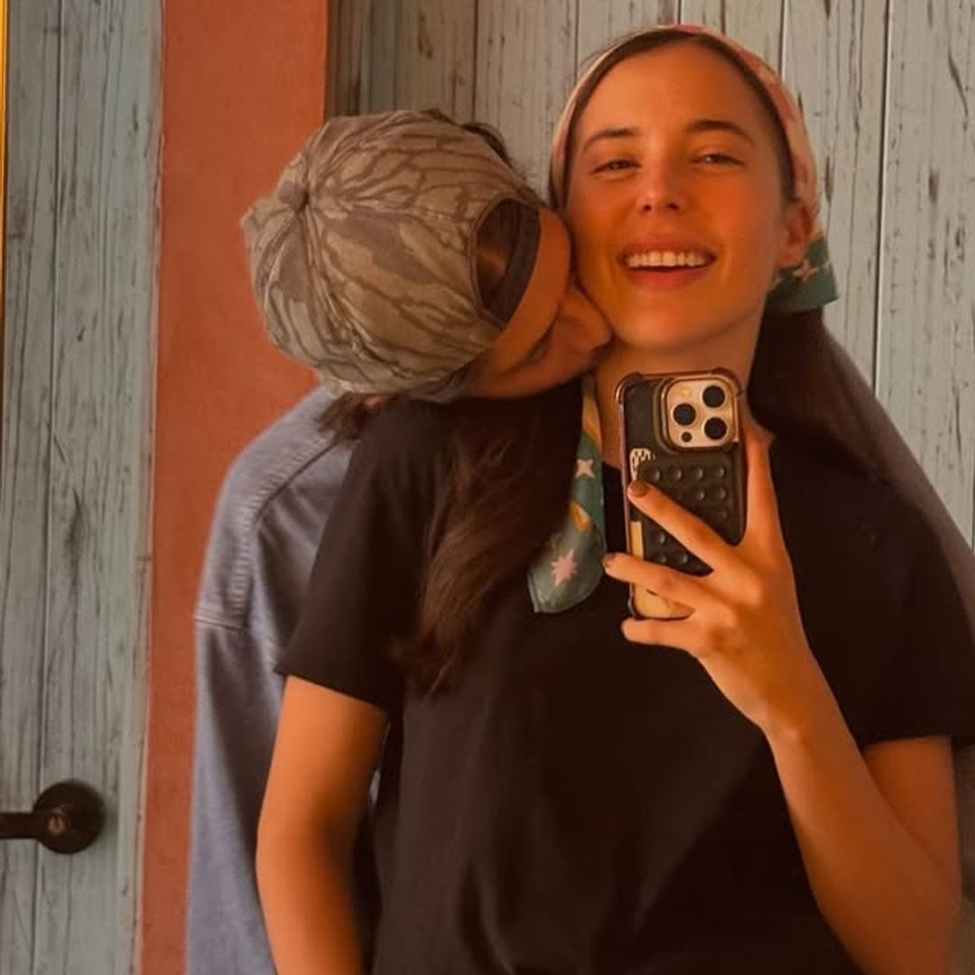 Majo Aguilar se deja ver de lo más enamorada y comparte romántica foto con su misterioso novio
