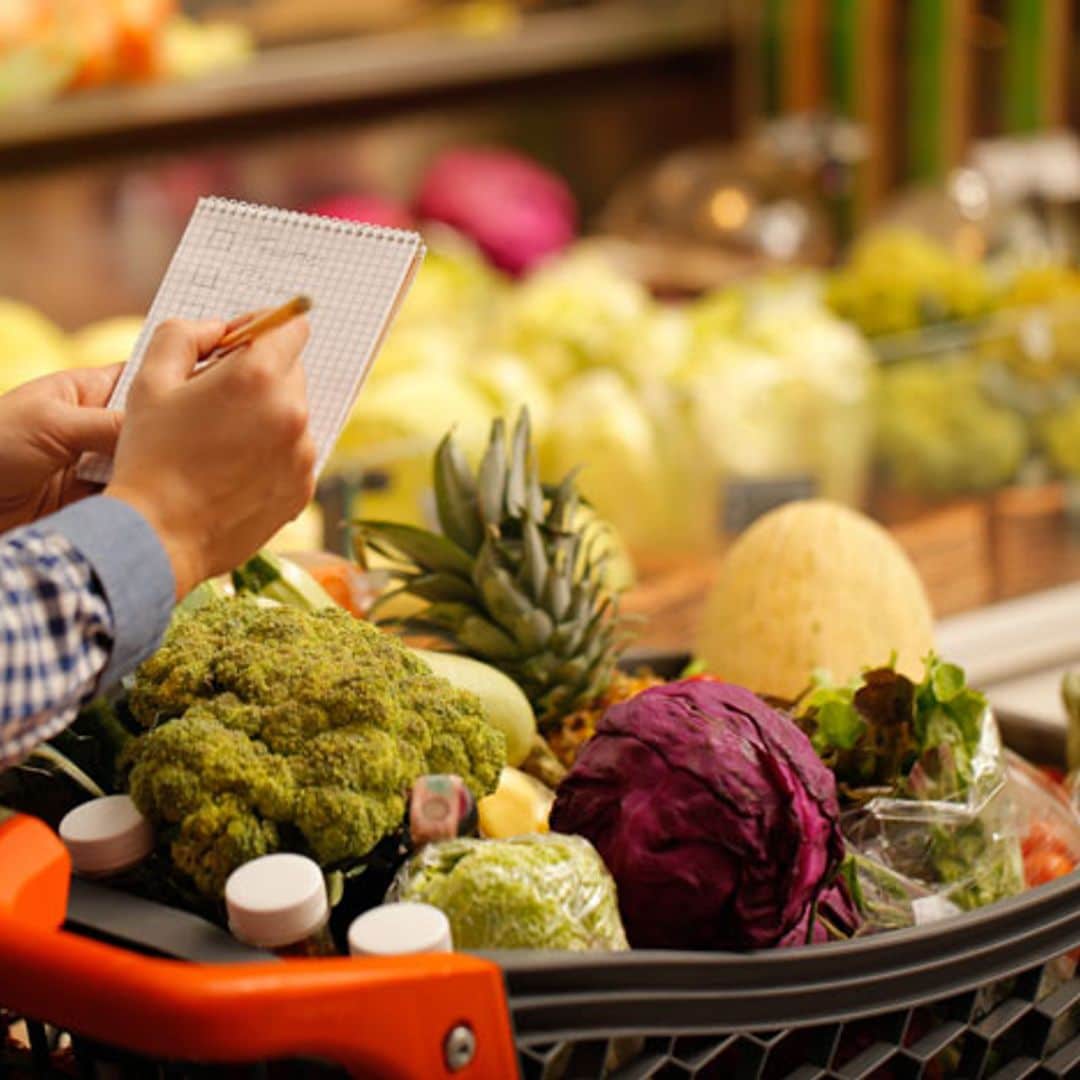 Así es el método 6-1 con el que puedes ahorrar hasta un 20 % en tu compra semanal (y comer mejor)