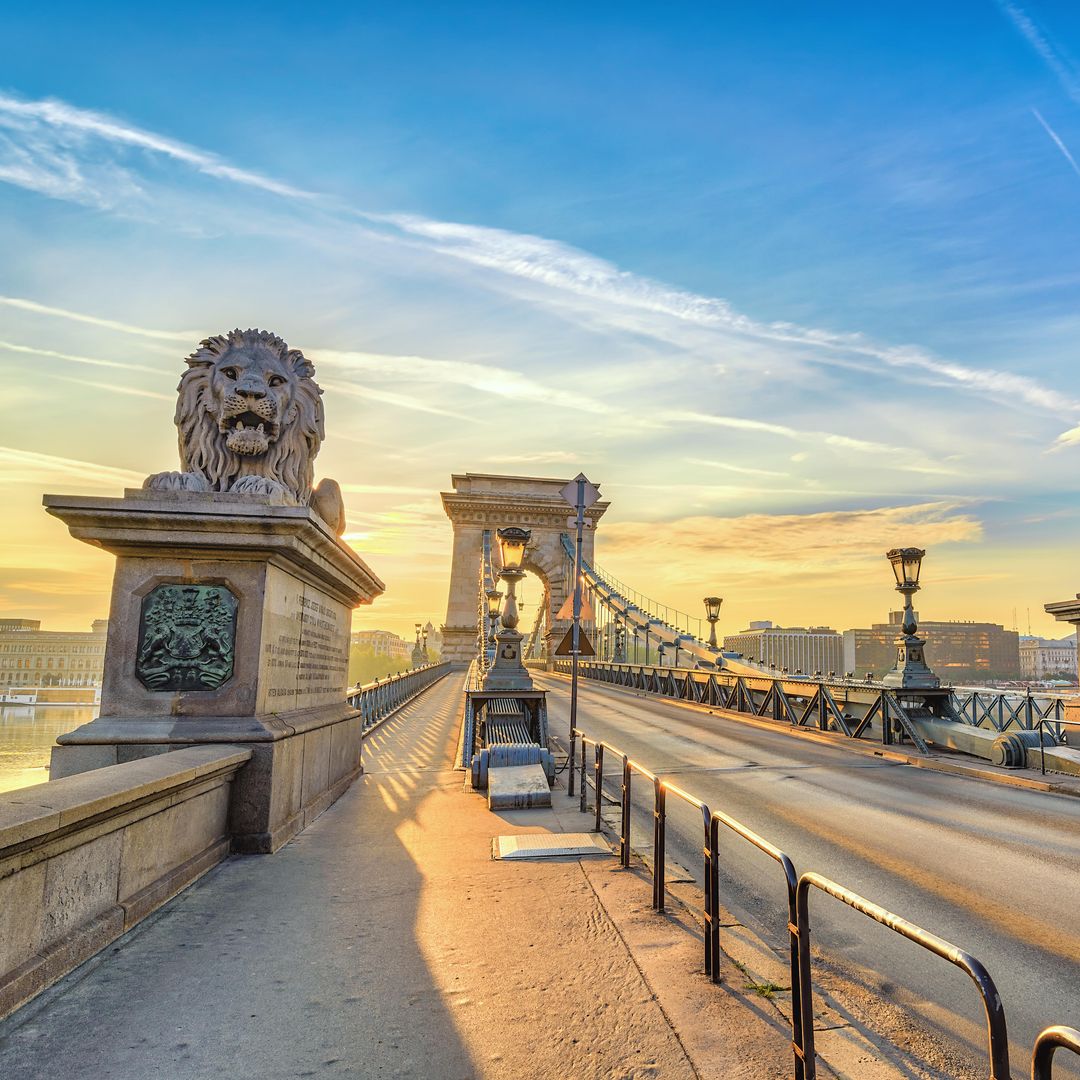 Puente de las Cadenas sobre el Danubio, Budapest, Hungría.
