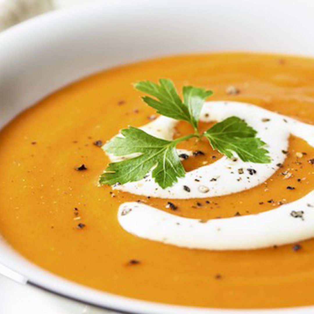 Crema de pimiento y calabaza con crema agria