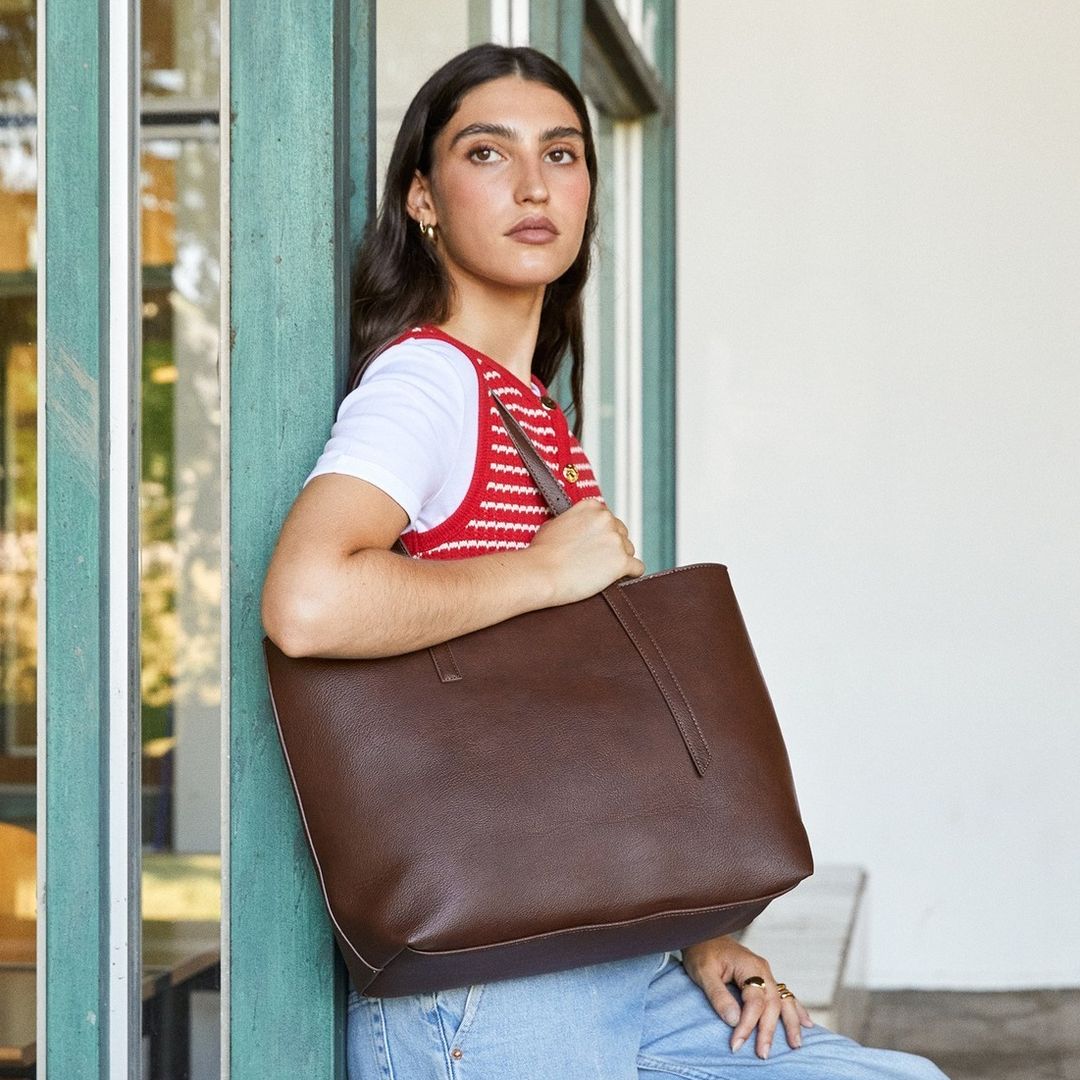 11 bolsos y mochilas muy prácticos y bonitos para universitarias que quieren vestir a la moda