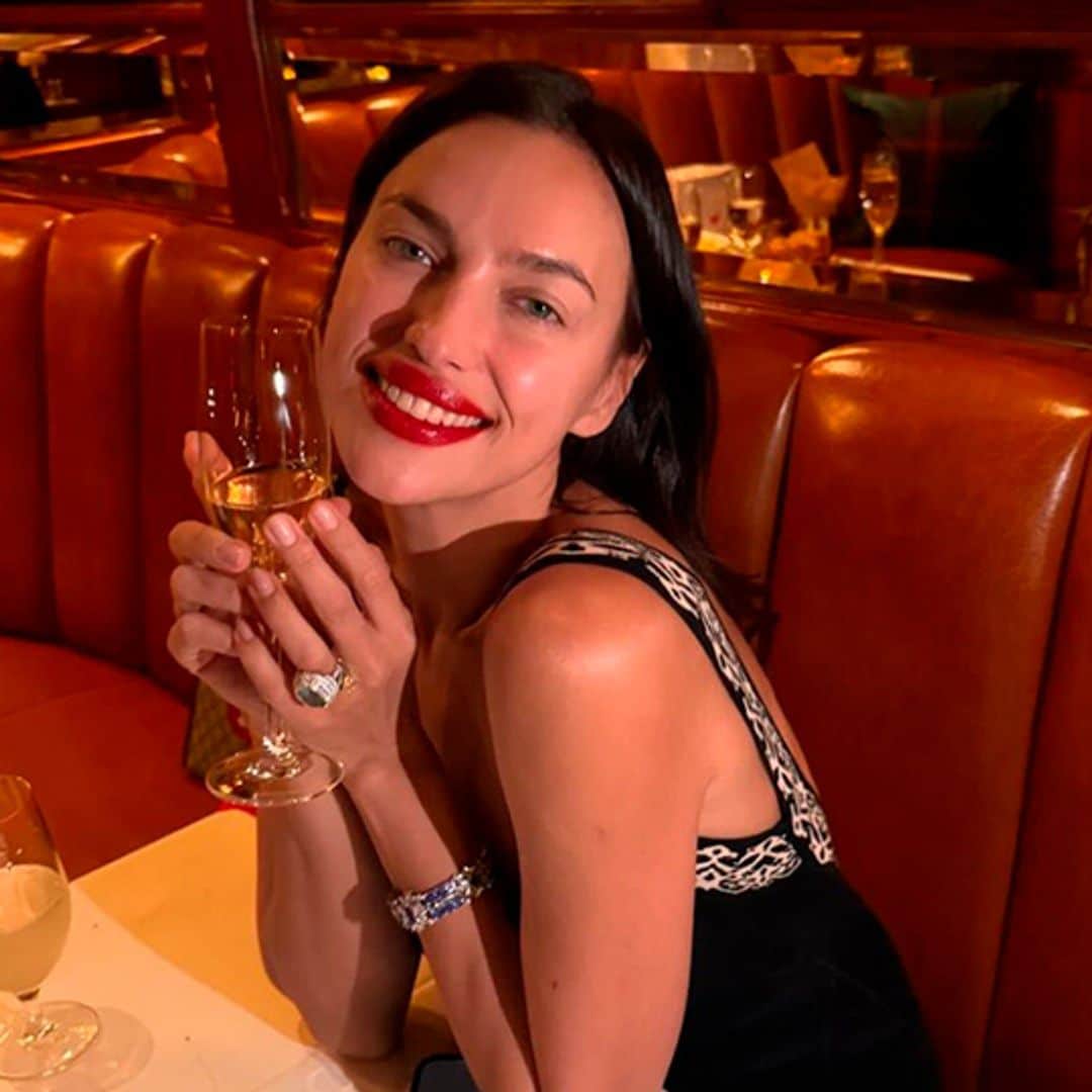 El look de Irina Shayk para celebrar su 39 cumpleaños con el que se corona como reina del estilo 'gothic chic'
