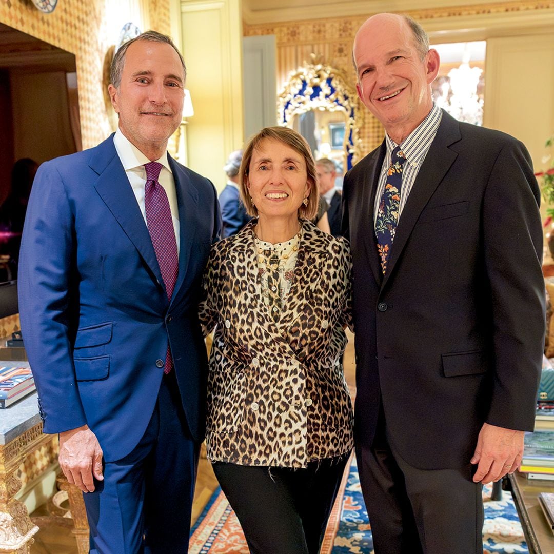 Gregory y Regina Weingarten con James Costos