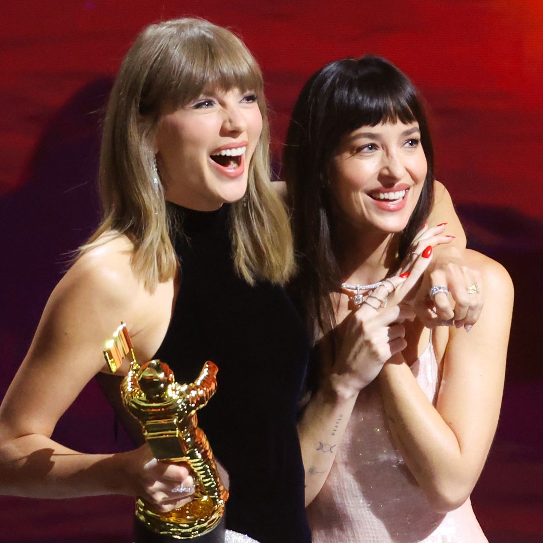 Dakota Johnson tiene malas noticias para los fans que esperaban ver fotos de la boda de Taylor Swift