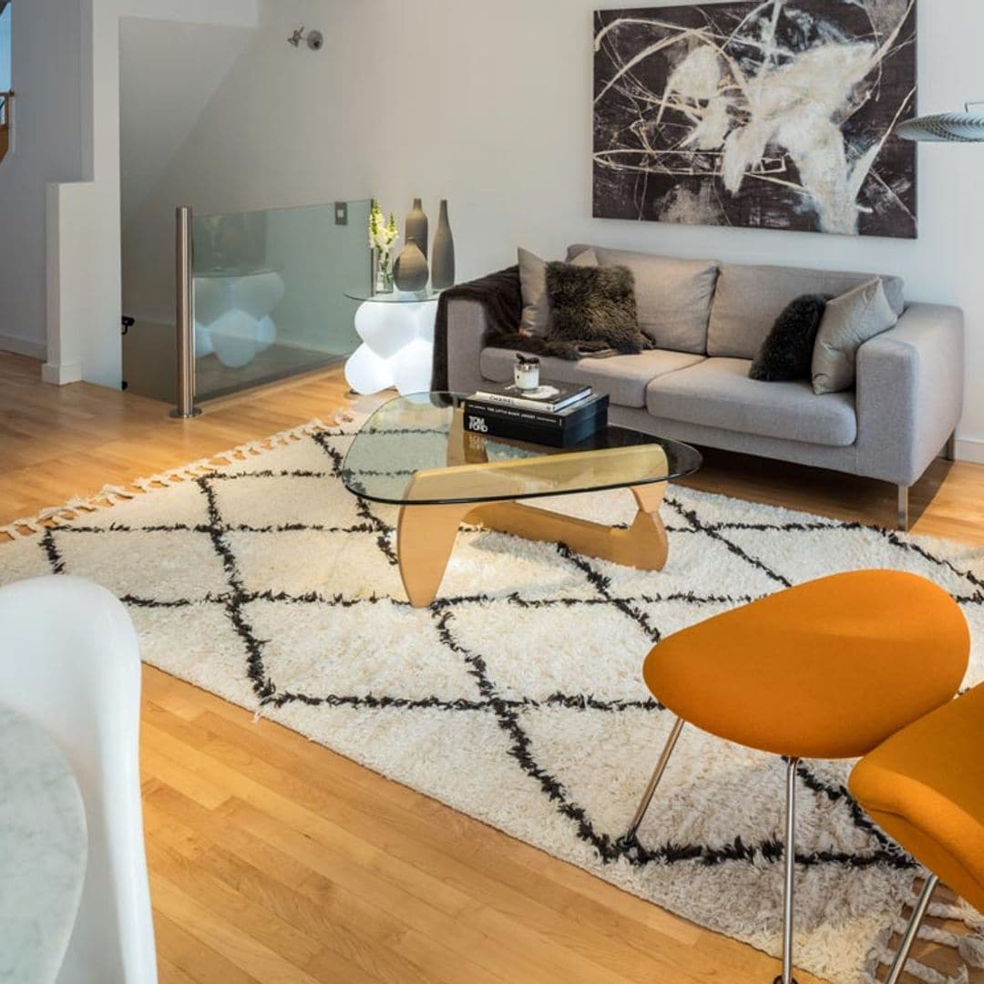 Consejos e ideas para colocar la alfombra en el salón