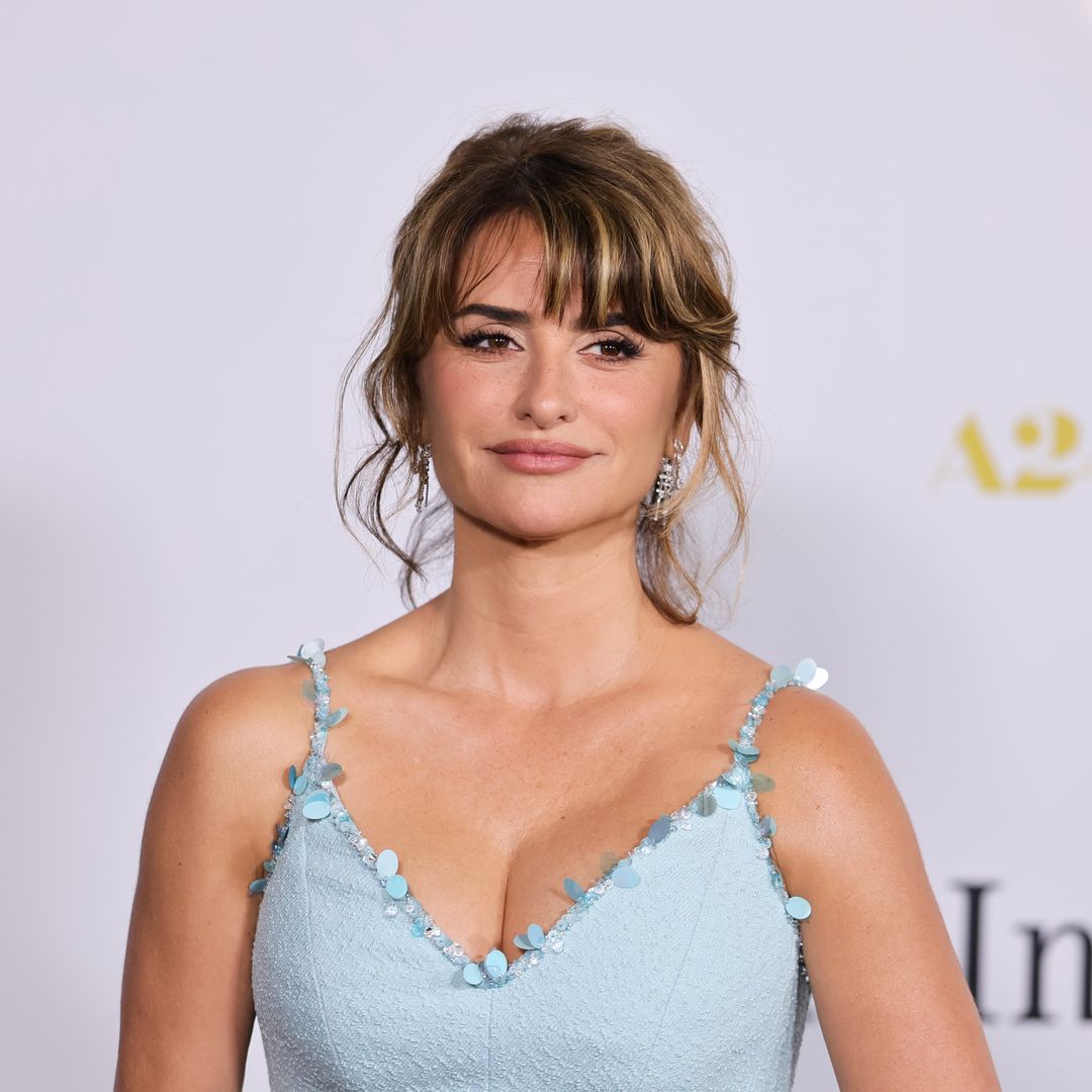 Penélope Cruz confirma cuál es el color del año en un majestuoso vestido de Chanel