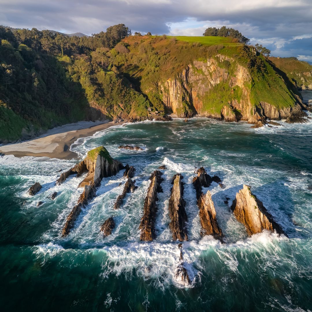 Poca gente en verano: 5 playas secretas de Asturias que casi nadie conoce y son perfectas para desconectar