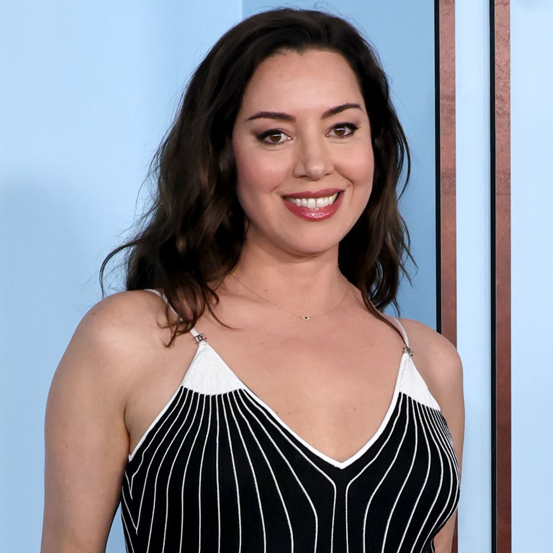 ¡Ya es mamá! Aubrey Plaza es captada en Nueva York con su bebé en brazos