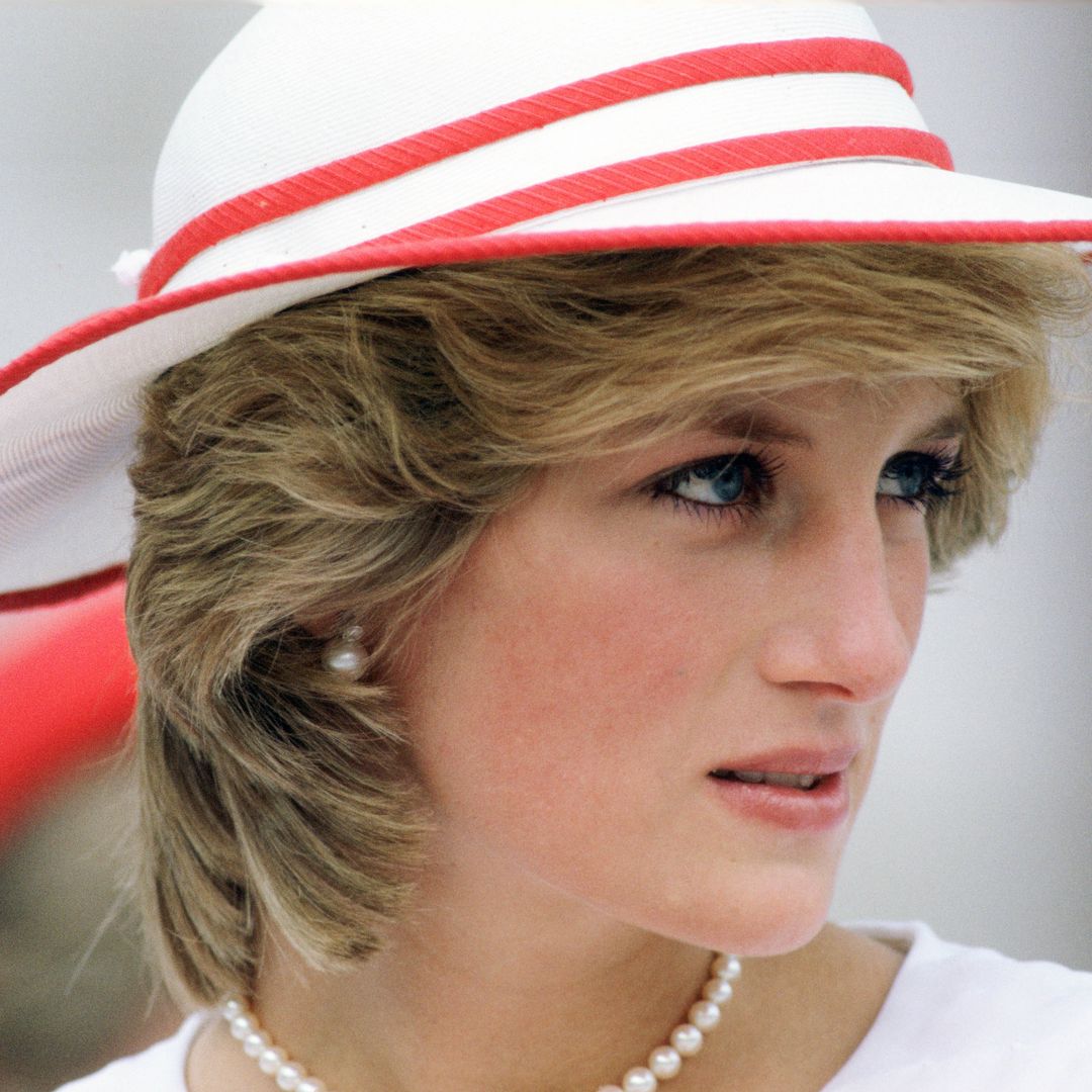 Los 12 look de Diana de Gales que explican por qué sigue siendo el gran icono de estilo de todos los tiempos