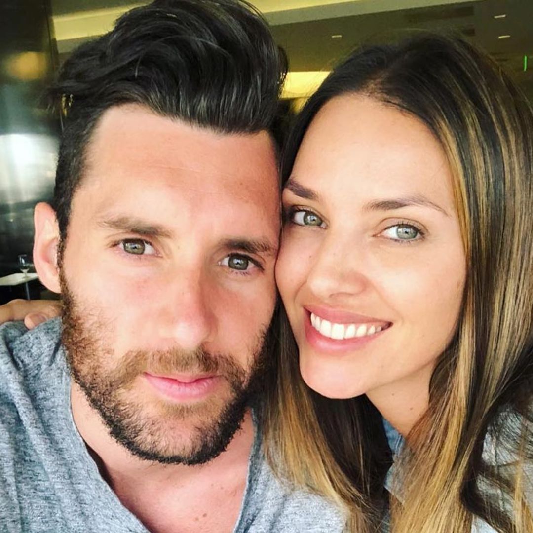 El dolor de Rudy Fernández y Helen Lindes al despedirse de Denver, uno más de su familia: "Papá, quiero pensar que ahora está contigo"