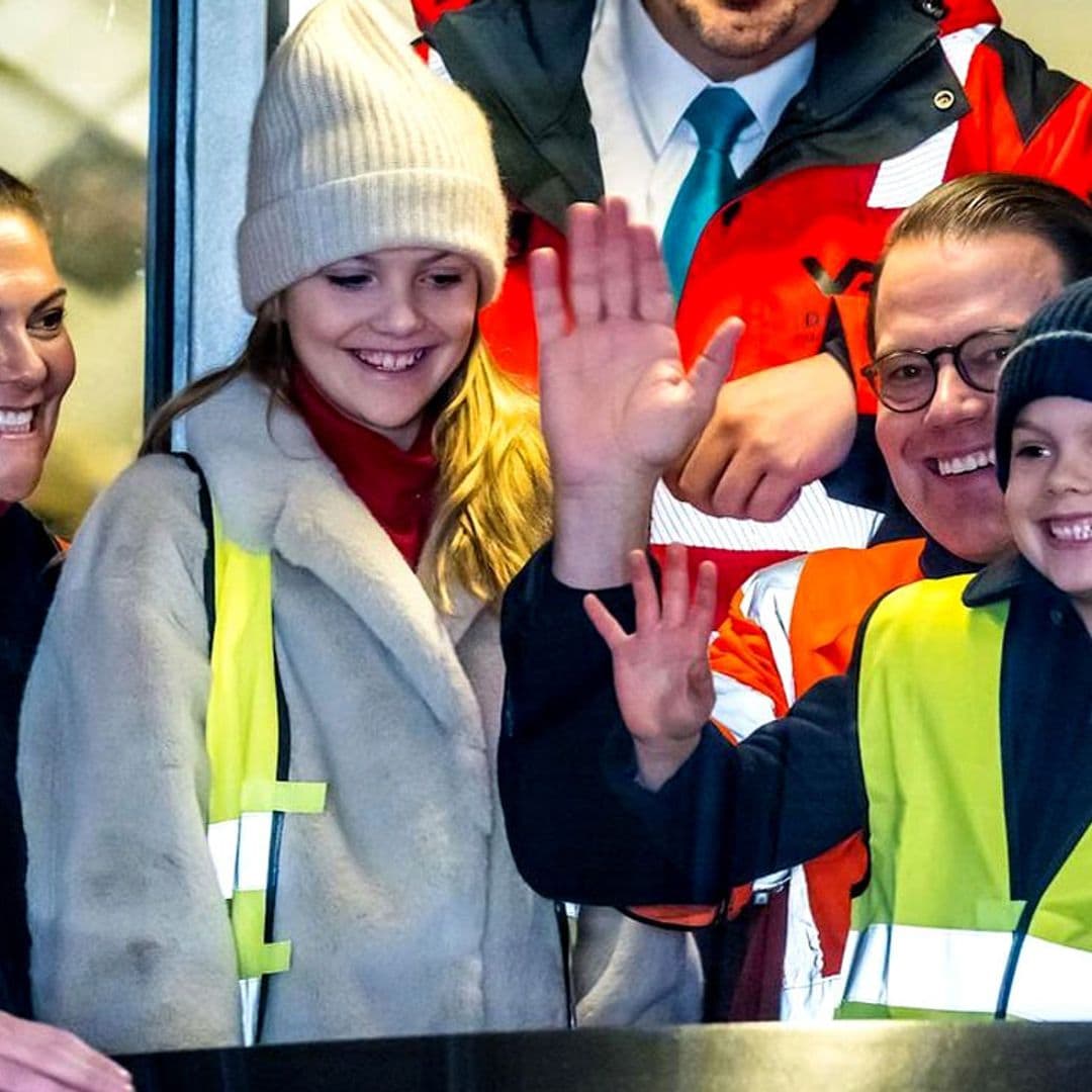 ¡A toda máquina! Estelle y Oscar de Suecia, 'conductores' de tren por un día junto a sus orgullosos padres