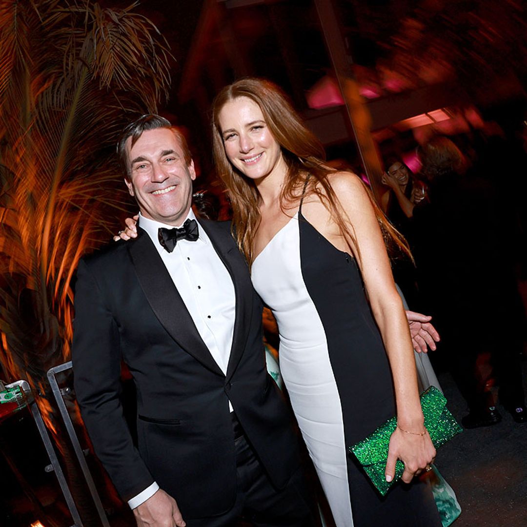 Jon Hamm, de 52, se casa con Anna Osceola, de 35, en el paraje donde se grabó el final de 'Mad Men'