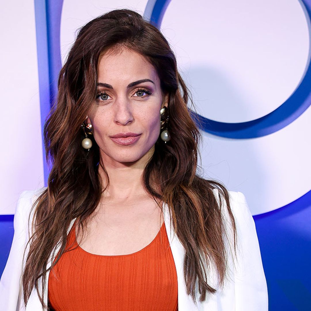 El look de invitada de Hiba Abouk con el vestido de punto (de 2019) perfecto para llevar todo el verano