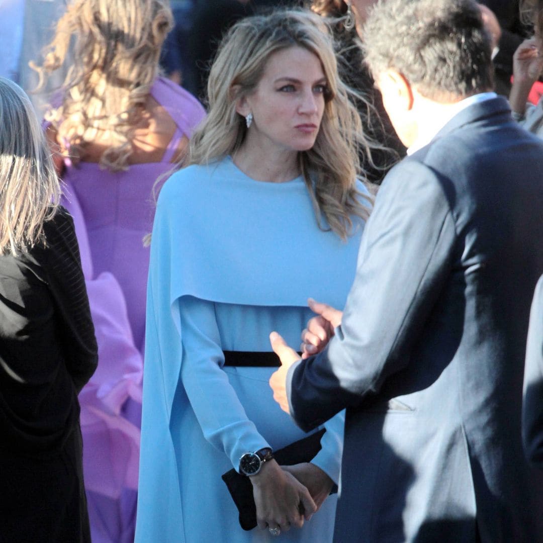 Chrysi de Grecia, fabulosa en la boda de su hermano con el vestido-capa que adoran las 'royals'