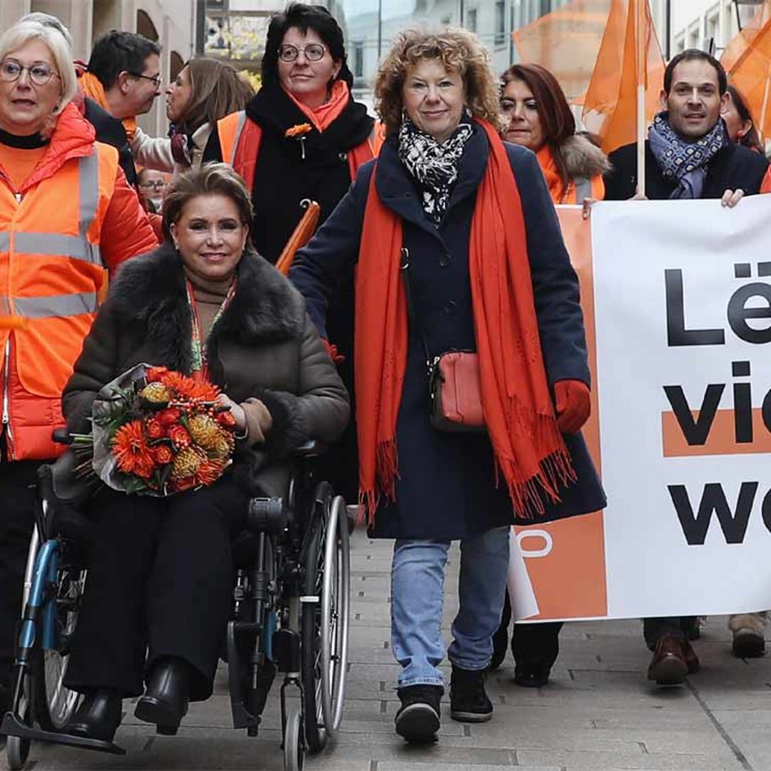 En silla de ruedas, con o sin muletas, María Teresa de Luxemburgo no abandona su agenda