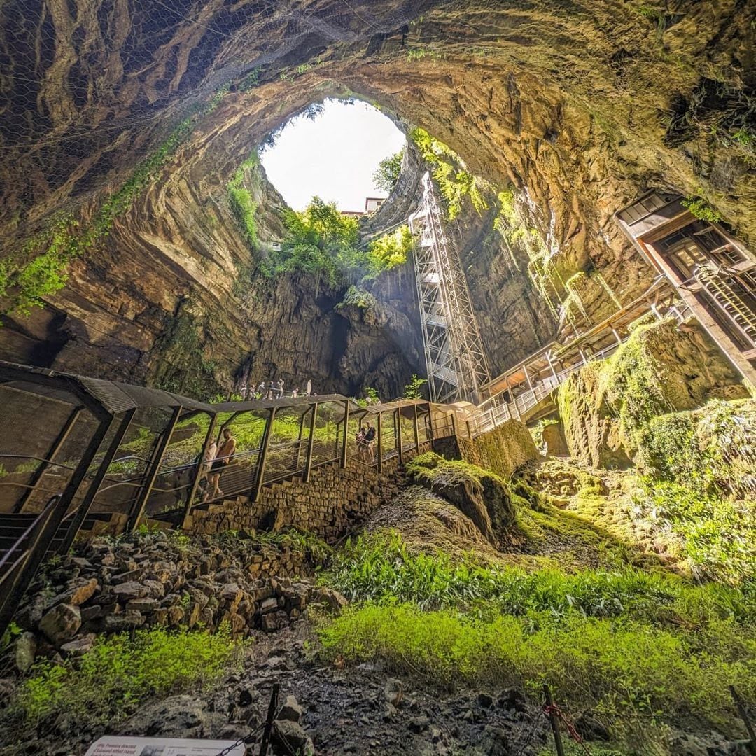 Escaleras de la cueva de Padirac, en el valle de Dordoña