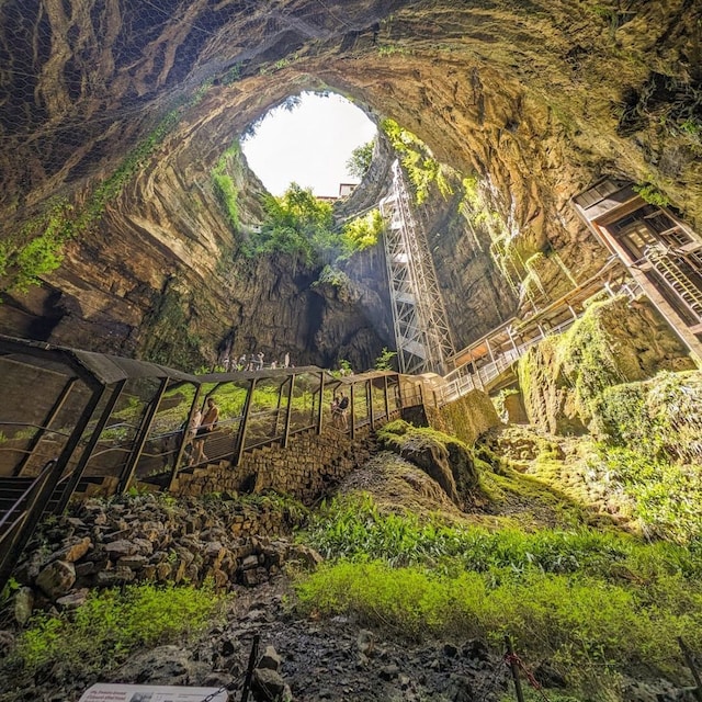 Escaleras de la cueva de Padirac, en el valle de Dordoña