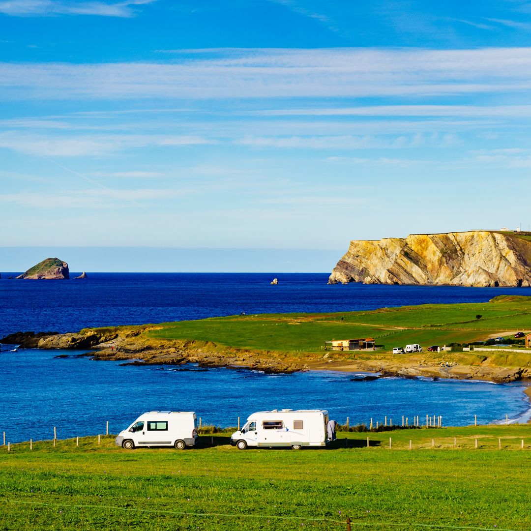 Autocaravanas en la playa de Verdicio