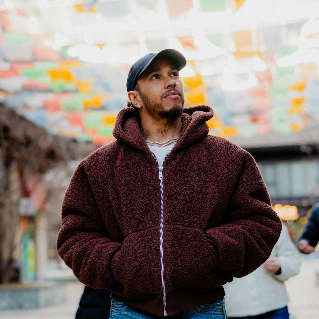 Lewis Hamilton recorre el Tíbet con el primer amor de su vida antes de su próximo desafío