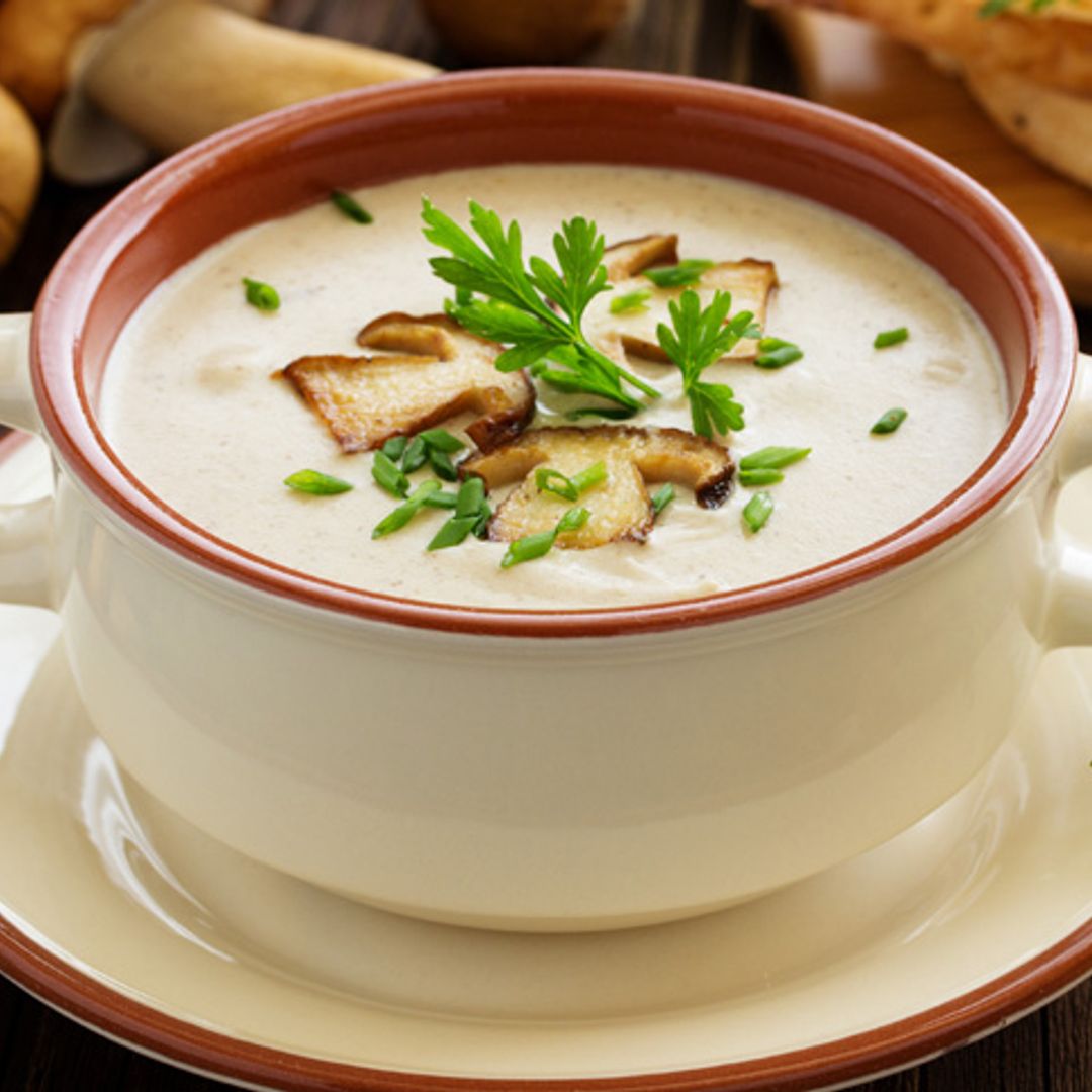 Crema de pavo con setas y batata al romero