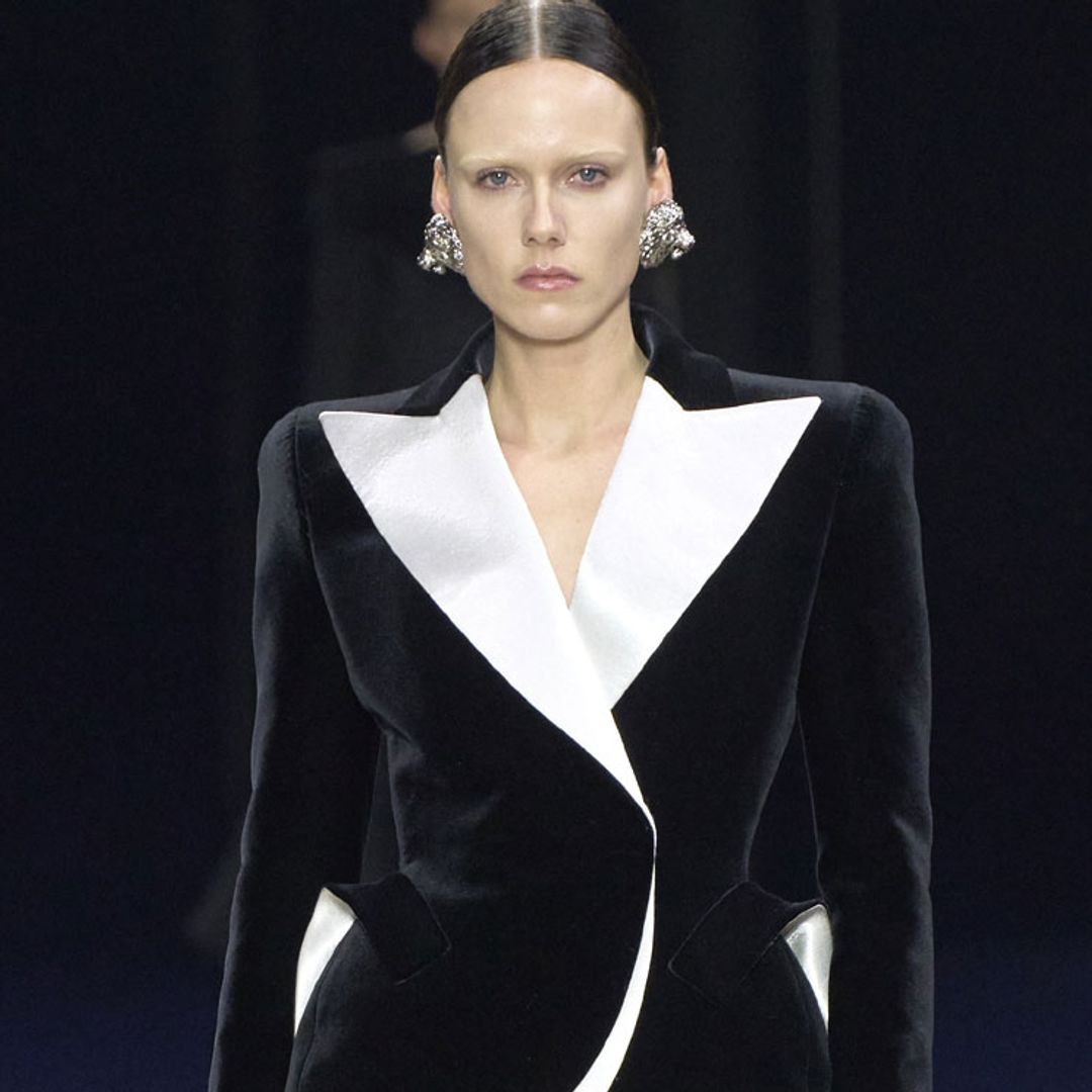 El regreso de Balmain a la era 'Jolie Madame': lazos, volúmenes y tocados XL