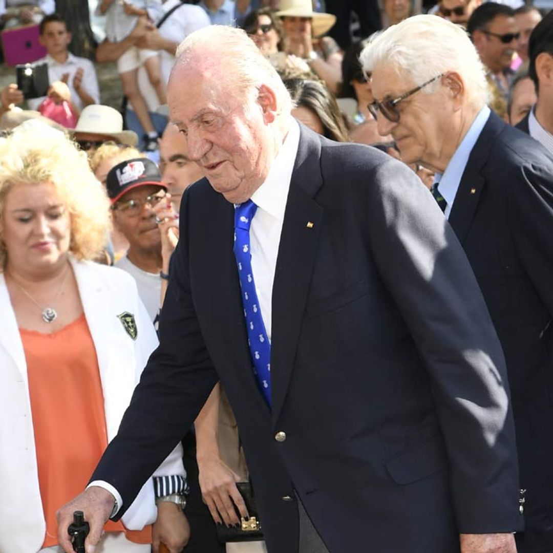 Aplausos y gritos de 'viva el Rey': don Juan Carlos recibe el cariño de la gente en su despedida
