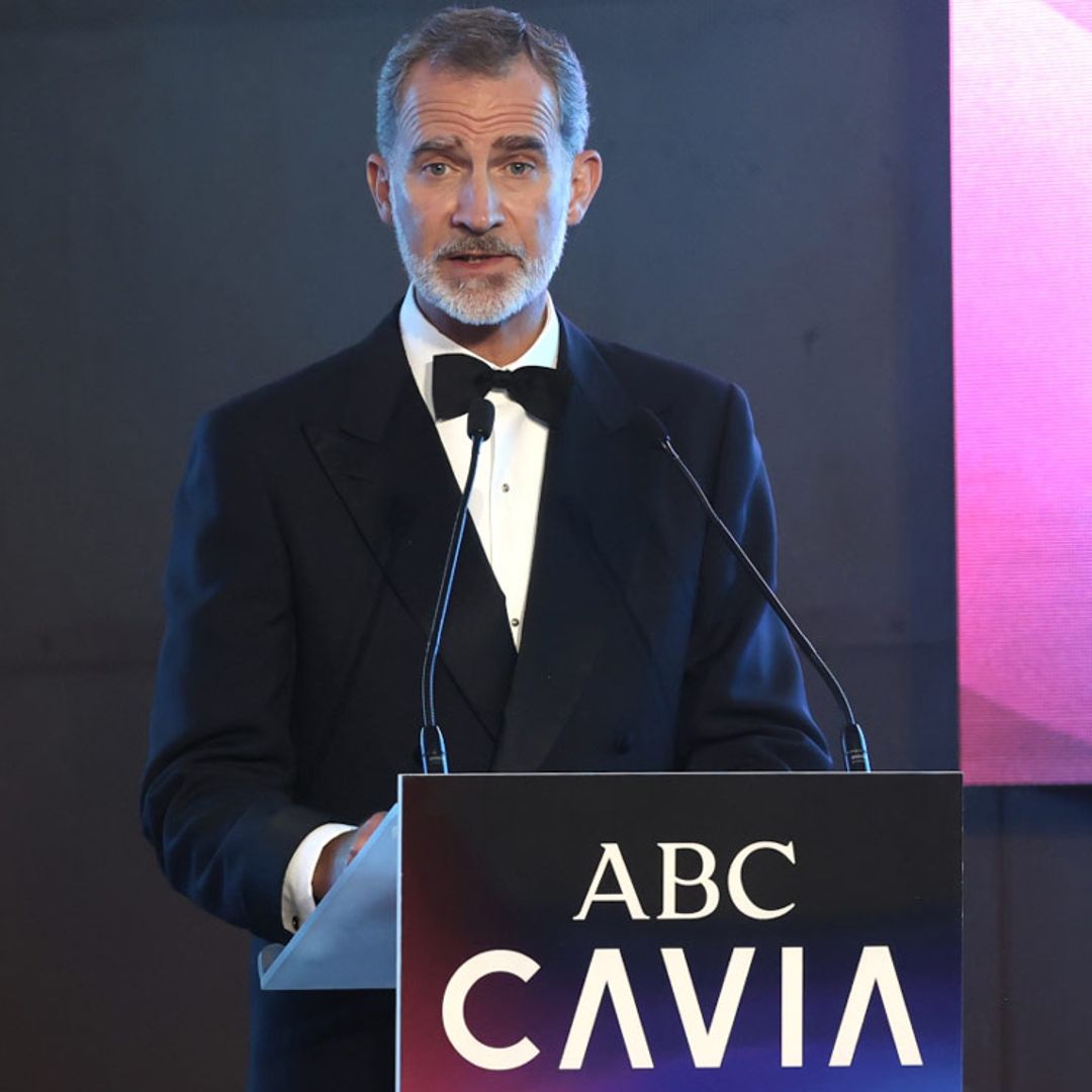 El Rey Felipe habla sobre cómo lleva doña Letizia su baja por Covid: 'Paciencia y pronto a continuar'