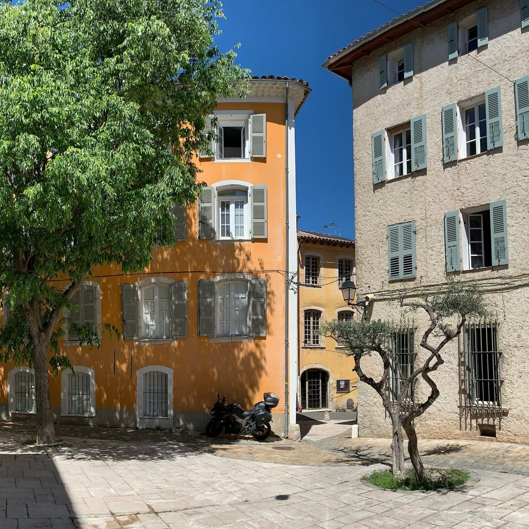 Plaza de Brignoles, Provenza, Francia