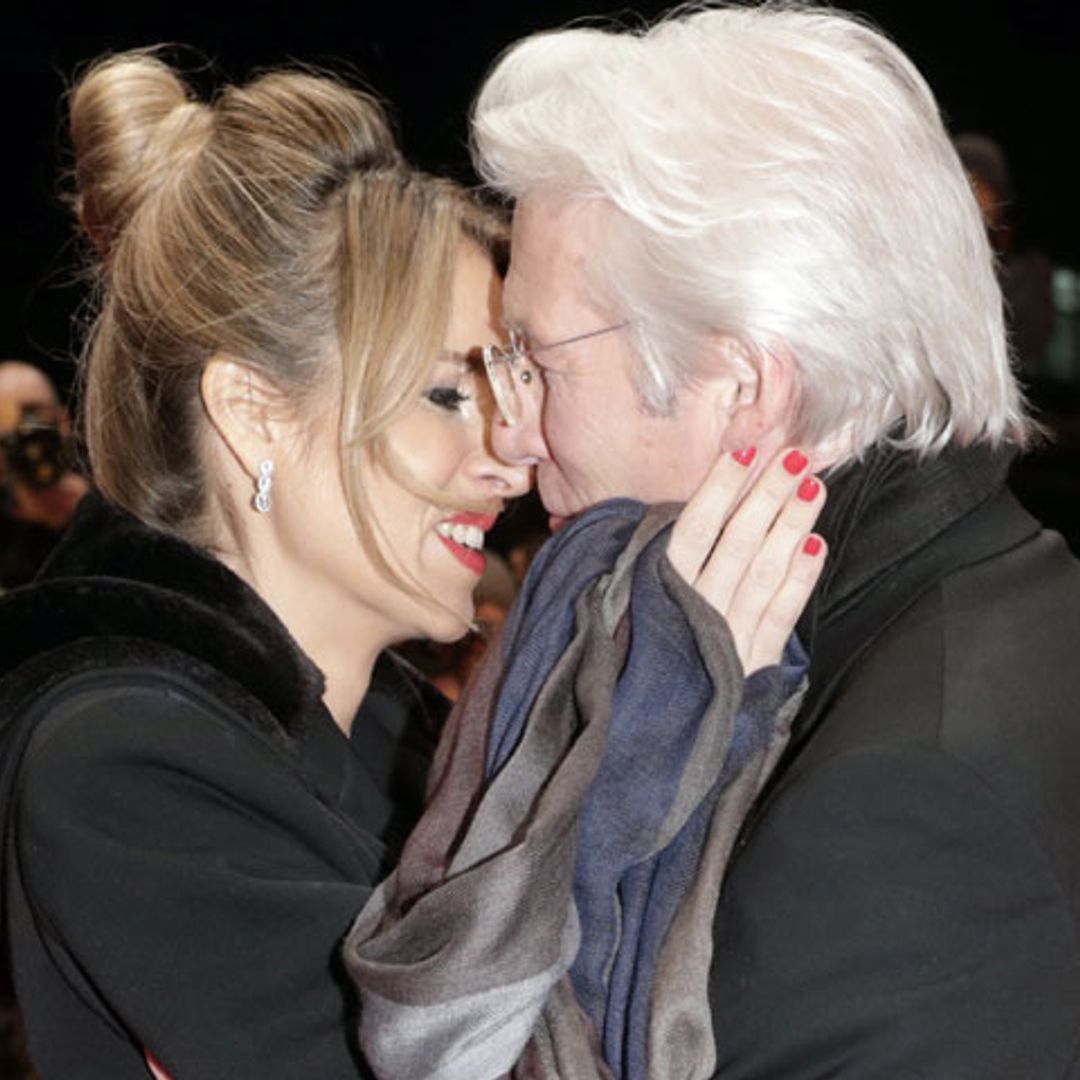 Richard Gere y Alejandra Silva se dedican besos y mimos sobre la alfombra de la Berlinale