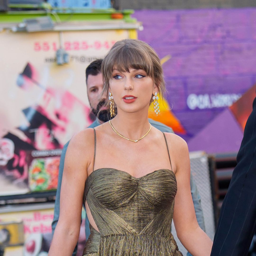 Taylor Swift reaparece con las icónicas joyas que pertenecieron a Elizabeth Taylor