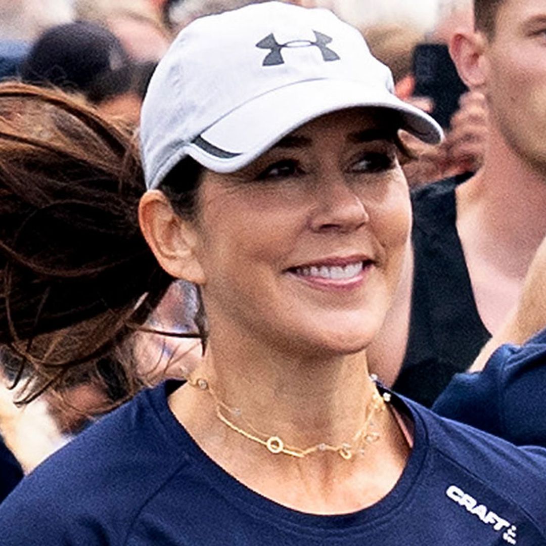Los gestos de cariño entre Federico de Dinamarca, su esposa Mary y sus hijos en la Royal Run