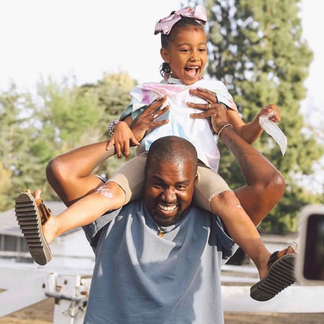 North West sigue los pasos de su padre Kanye y se anima a cantar durante el 'Sunday Service'
