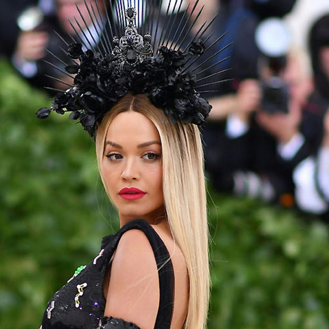 Sabemos la verdad sobre la nueva melena pelirroja de Rita Ora